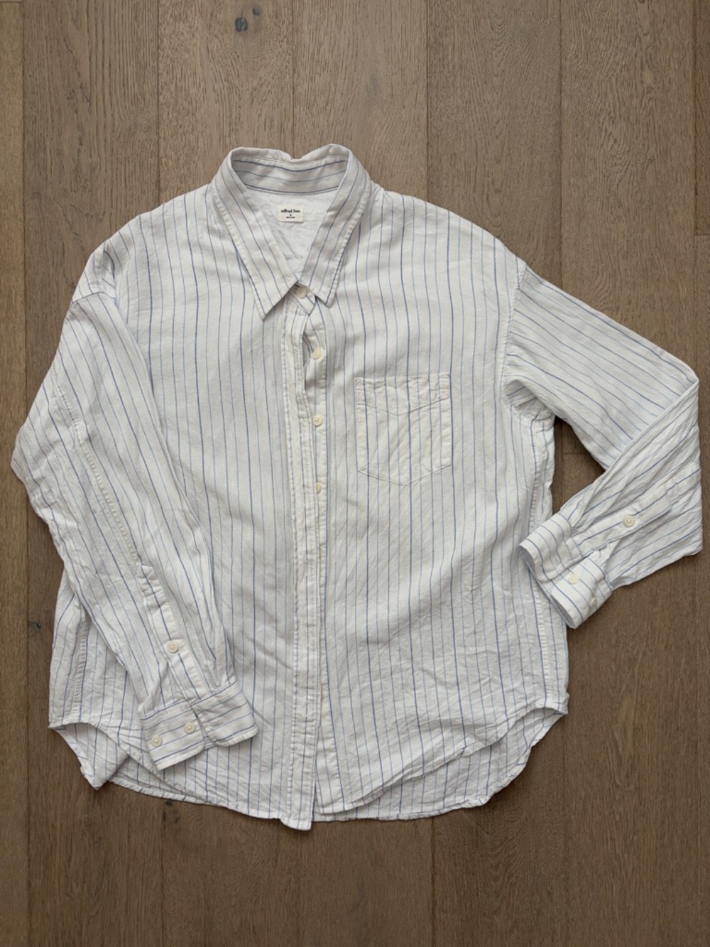 GUC aritzia wilfred free relaxed linen shirt size XS cassat white/azurine